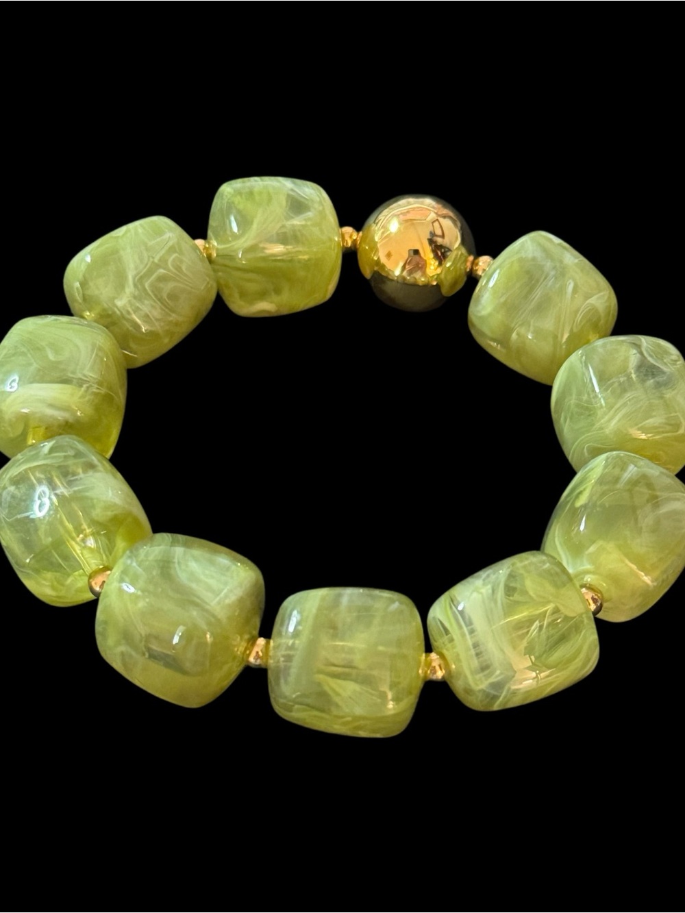 ✨Beautiful Green Beaded Stretchable Bracelet with Gold Accent